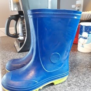 💙💚SOLD💙💚Little boys rain boots